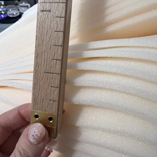 Ujjlenyomatnyi kis lyuk van rajta - 0,5 cm vastag (!!100x90 cm!!) kisebb táblás habszivacs