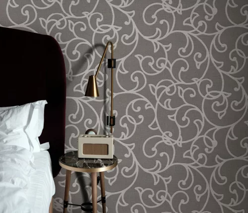 Opus: Barna–bronz klasszikus ornamentika (mosható) vlies alapon hab felületű tapéta