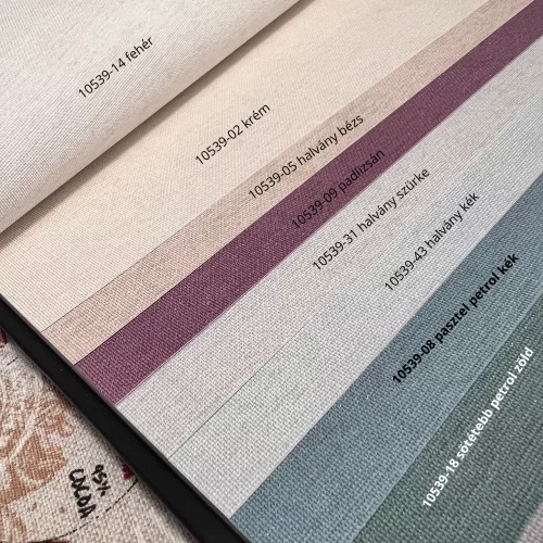 Halványszürke alapon ezüst csillámos elegáns egyszínű strukturált vlies-vinyl tapéta
