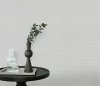 Halványszürke alapon ezüst csillámos elegáns egyszínű strukturált vlies-vinyl tapéta