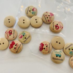   Fa színes hand made love gombcsomag (5 DB-os csomag, 2 cm-es)