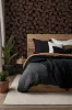 Boho: Éjfekete-antikolt bronz ginkgo mintás lenvászon hatású (mosható) vlies-vinyl tapéta