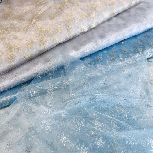 Glitteres farsangi/karácsonyi organza hópelyhekkel: HALVÁNY KÉK