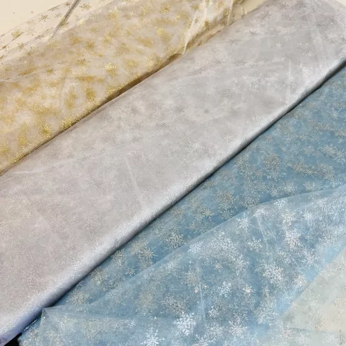 Glitteres farsangi/karácsonyi organza hópelyhekkel: HALVÁNY KÉK