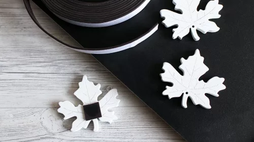 Öntapadós mágnes szalag (1,3 cm széles, 3 méter hosszú tekercsben)