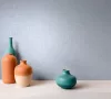 Naomi: Elegáns ezüstkékes lenvászon hatású (mosható) vlies alapon hab felületű tapéta