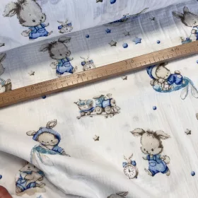 Fehér alapon kék kisfiú vonatozó nyuszis duplagéz