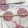 280 cm-es világos a. hópelyhes háttérrel piros szarvas karácsonyi dekortextil (TH)