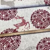 Világos alapon nagy bordó hópelyhes-szarvasos karácsonyi dekortextil (TH)