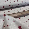 280 cm-es Natúr alapon piros csillagos arany szálas karácsonyi dekortextil (TH)