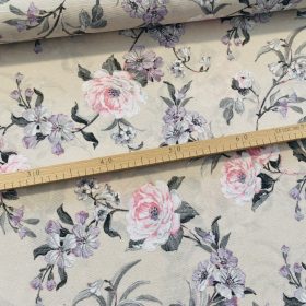   Ekrüs alapon h-rózsaszín-h.lilás rózsás dekortextil (G)