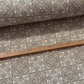   0,67 m EGYBEN KÉRHETŐ Natúros alapon fehér csempemintás dekortextil (TA)