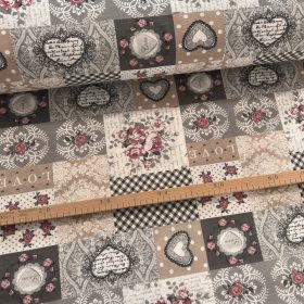   Szürkés-bézses négyzetekben szívecskés-rózsás LOVE dekortextil (TA)