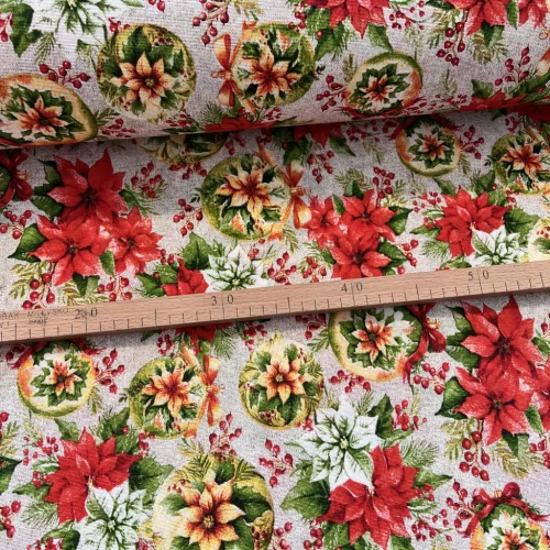 Mikulásvirág-gömbdísz natúr alapon karácsonyi dekortextil (TH)