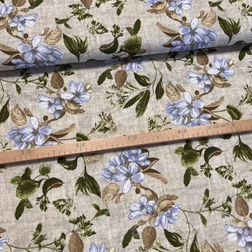 0,48 m EGYBEN KÉRHETŐ Natúr alapon kék virágok zöld levelekkel dekortextil (A)