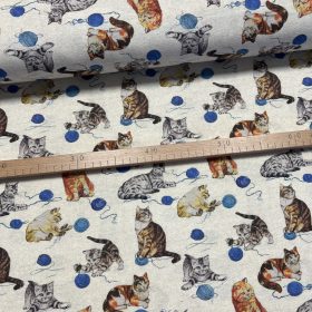   Natúr alapon cicás-gombolyagos dekortextil (digitálisan nyomott)