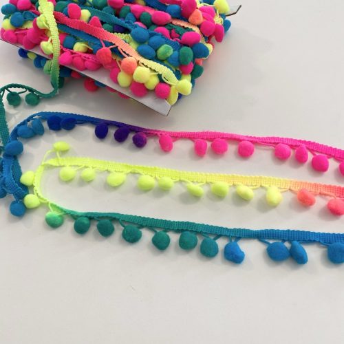 Szivárvány POM-POM szalag (3 cm-es, kisebb)