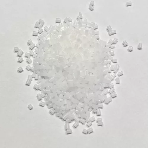 Fehér műanyag granulátum (pellet) gyermek játékokba 1 kg