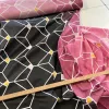 Fekete-mályvás-rózsaszín geometria mintás 160 cm sz. pamutvászon (KA)