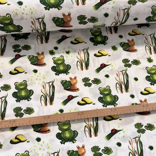 Fehér alapon békás-csigás 160 cm sz. pamutvászon (KA)