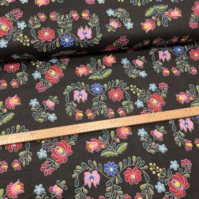   1,35 m EGYBEN KÉRHETŐ Fekete alapon kalocsai mintás pamutvászon (fehér szegélyes)