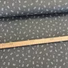 Egy szál festékhibás szürke alapon picike fehér virágos pamutvászon