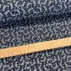 Sötétkék alapon fehér kiságas pamutvászon