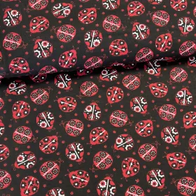 Fekete alapon népies katicás pamutvászon