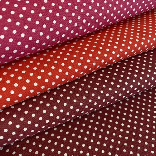 Fuxia alapon 2 mm-es kis pöttyös pamutvászon (7676 Fuxia)