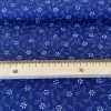 0,11 m EGYBEN KÉRHETŐ Indigókék alapon pöttyökből álló leveles, virágos kékfestő jellegű pamutvászon