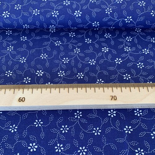 0,11 m EGYBEN KÉRHETŐ Indigókék alapon pöttyökből álló leveles, virágos kékfestő jellegű pamutvászon