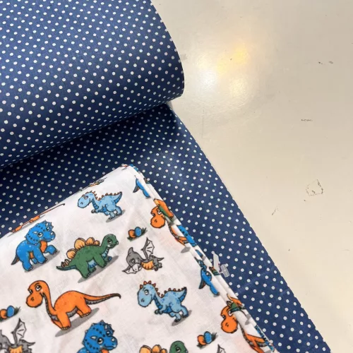 0,36 m Cérna vékoby festés hiba EGYBEN KÉRHETŐ Farmer kék alapon 2 mm-es kispöttyös pamutvászon (7676 Jeans Blue)