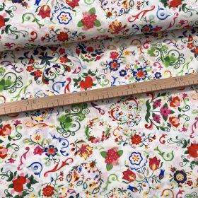 Fehér alapon modern népies pamutvászon