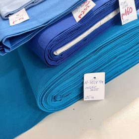   1,1 m EGYBEN KÉRHETŐ Mosaic kék egyszínű pamutvászon (18 4528 TPX)