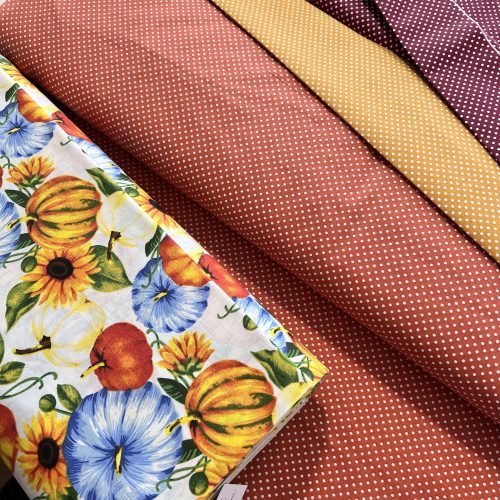 0,16 m EGYBEN KÉRHETŐ Terra alapon 2 mm-es kispöttyös pamutvászon (7676 Terra)