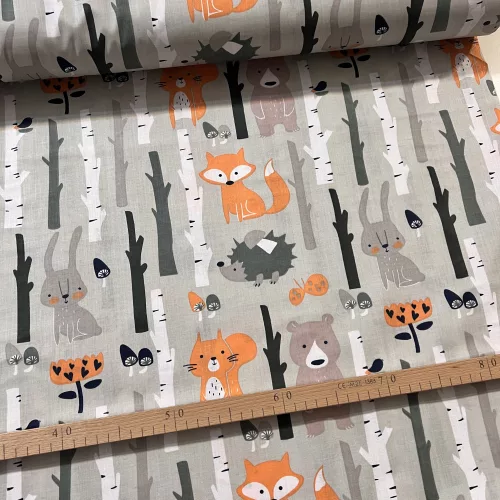 Szürkés-zöld alapon erdei állatok (maci, róka, nyuszi) 160 cm sz. pamutvászon (KA)