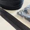 Nagyobb fogú (RT10) folyóméteres cipzár több színben (fekete v. fehér)